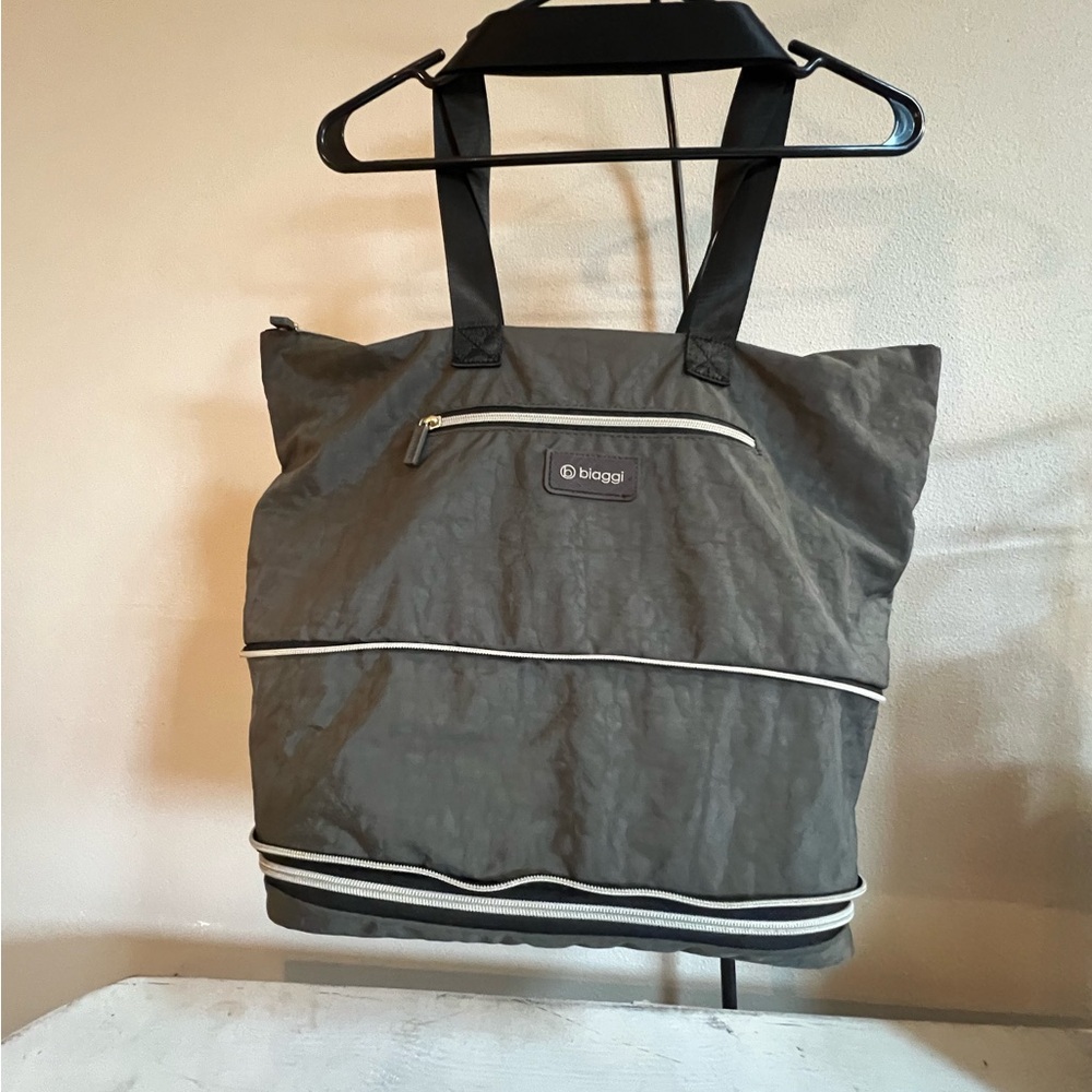 Biaggi Zipsak Boost! Handbag Expands to Travel Tote - Picture 5 of 9